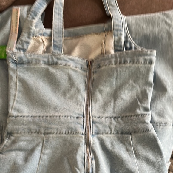 Sold - Picture 3 of 5